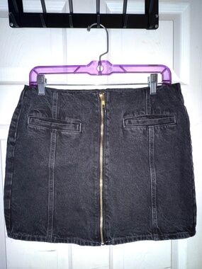 Old Navy Mid Rise Black Washed Denim Zipper Front Mini Skirt